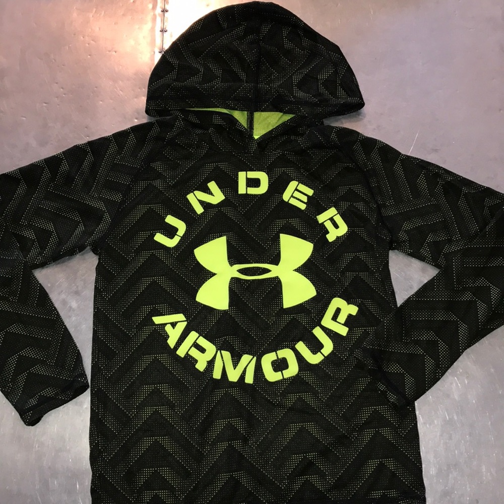 Boys Under Armour long sleeve hooded shirt